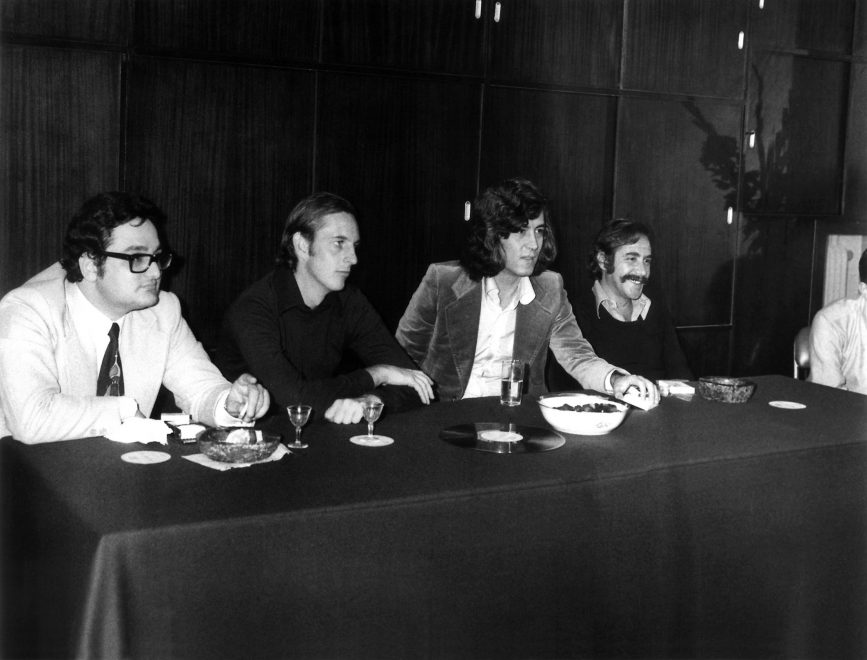 Από τη συνέντευξη τύπου για την παρουσίαση του δίσκου «Μικροαστικά» στα γραφεία της Columbia, 1973
