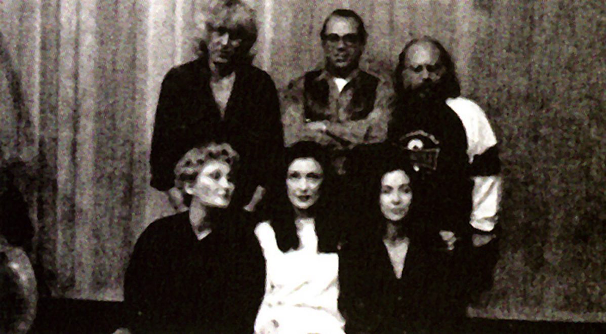 Φωτογραφία του συνθέτη με την Αφροδίτη Μάνου και άλλους συντελεστές του δίσκου