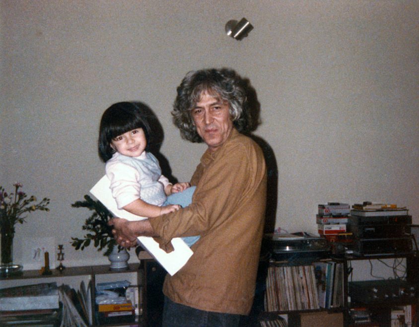 Ο Λουκιανός με την Μαρία στην αγκαλιά του (Χριστούγεννα 1984)